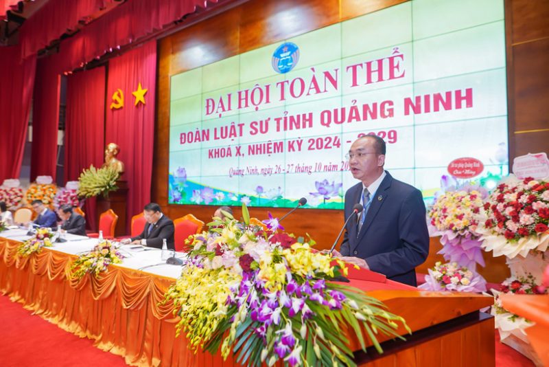 Luật sư Lê Cao Long, Chủ nhiệm Đoàn Luật sư tỉnh Quảng Ninh khóa IX phát biểu.